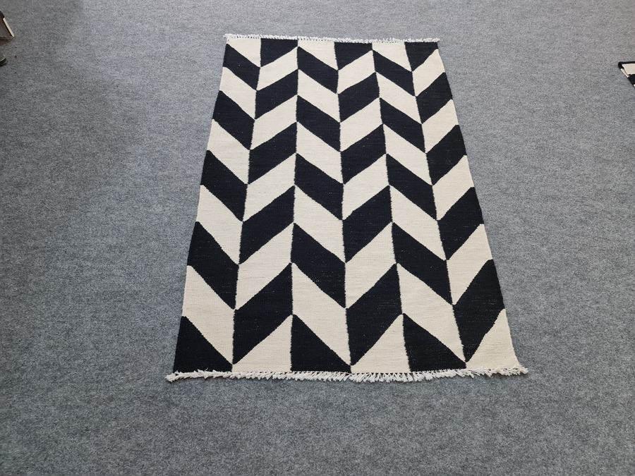 Flatweave kilim rug in black and white, made to the customer's measurements