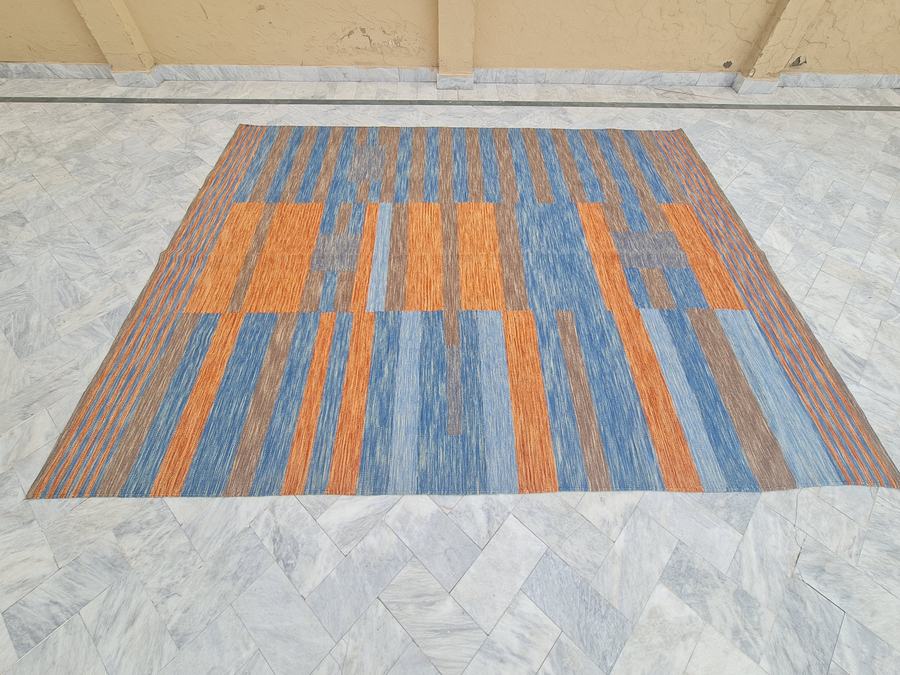 Flatweave kilim rug with a large design, handwoven on our own looms