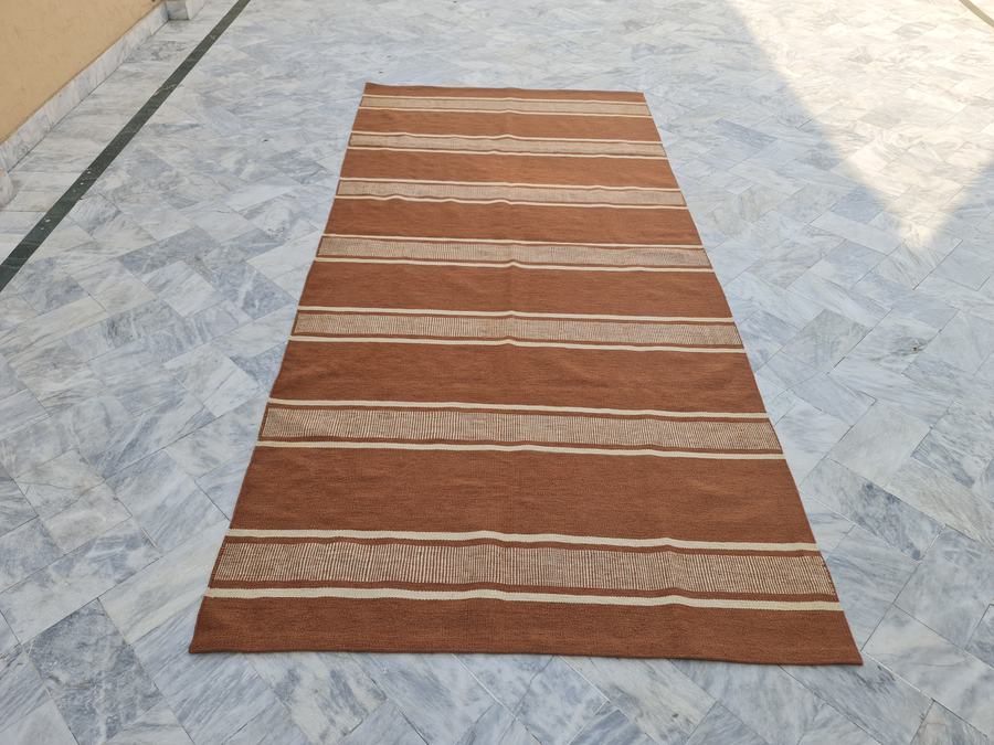 Flatweave kilim rug with a living design, woven to order
