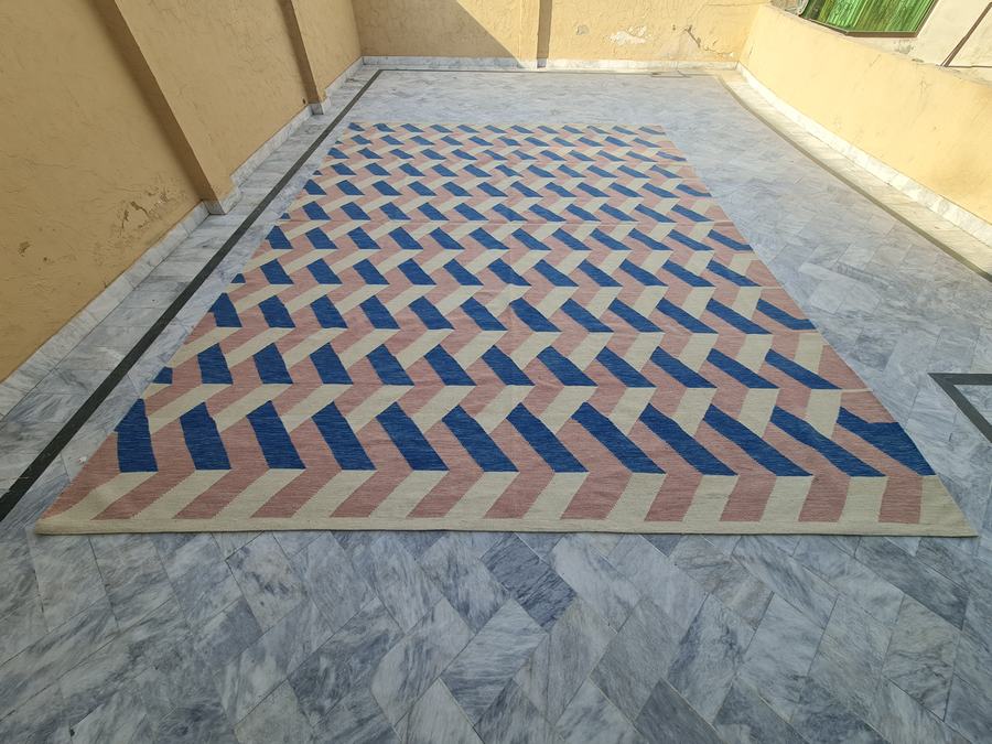 Flatweave kilim rug in pink and blue, woven to order