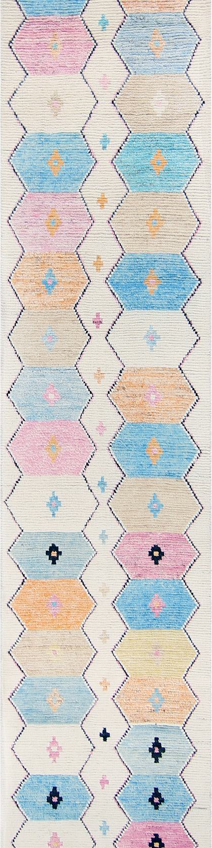 Custom handwoven runner rug in cream and beige measuring 565 × 93 cm