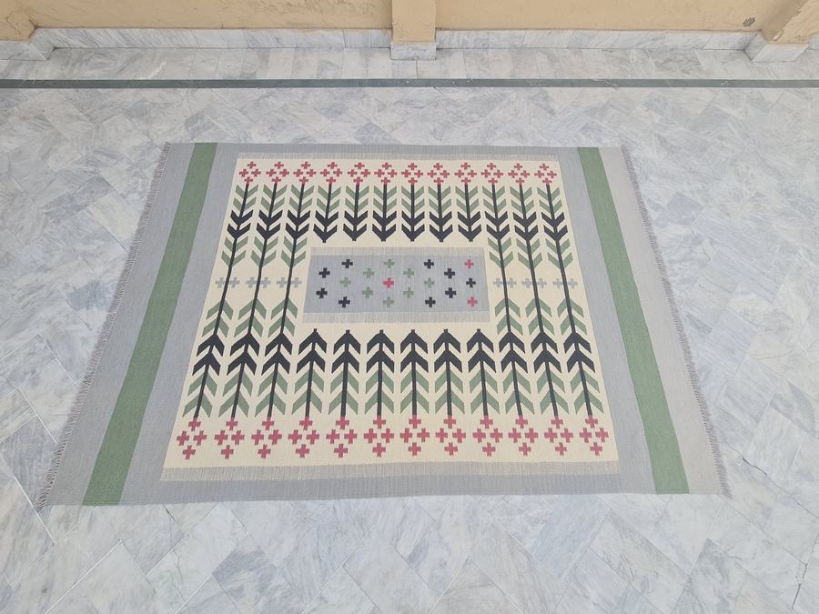 Southwestern flatweave rug with a contemporary and kilim design, woven to order