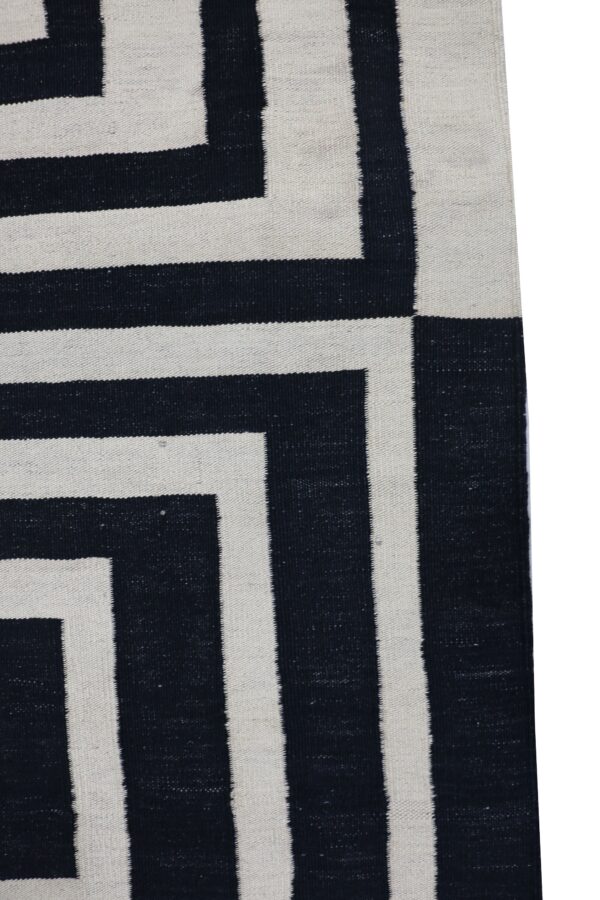 Black and White Geometric Flatweave Wool Rug for Living Spaces - Image 5