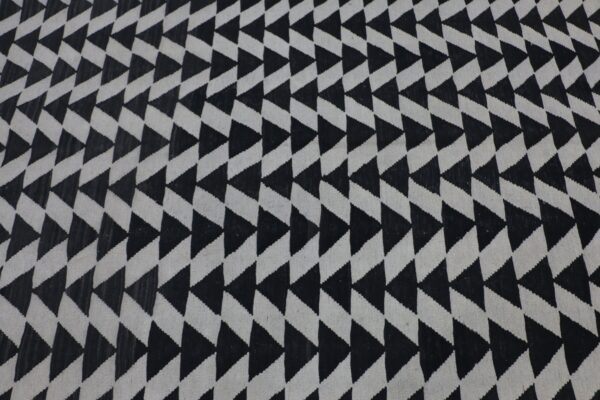 Monochromatic Geometric Flatweave Wool Rug for Modern Living Spaces - Image 5