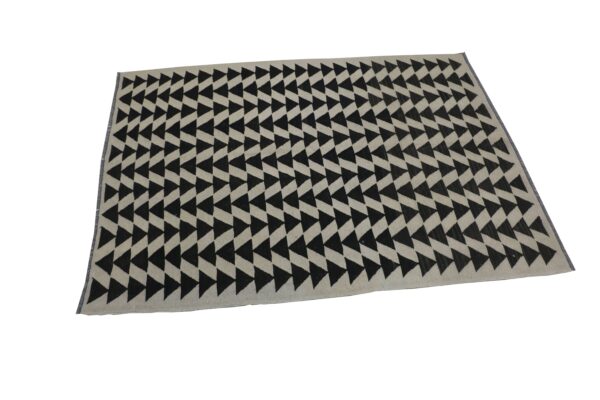 Monochromatic Geometric Flatweave Wool Rug for Modern Living Spaces - Image 2