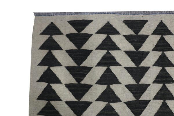 Monochromatic Geometric Flatweave Wool Rug for Modern Living Spaces - Image 6