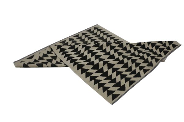 Monochromatic Geometric Flatweave Wool Rug for Modern Living Spaces - Image 4