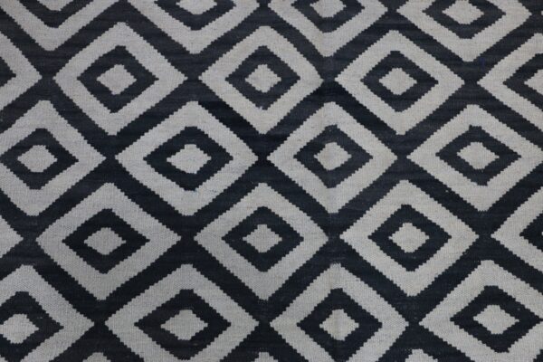 Durable Black and White Geometric Flatweave Wool Rug for Busy Spaces - Image 4