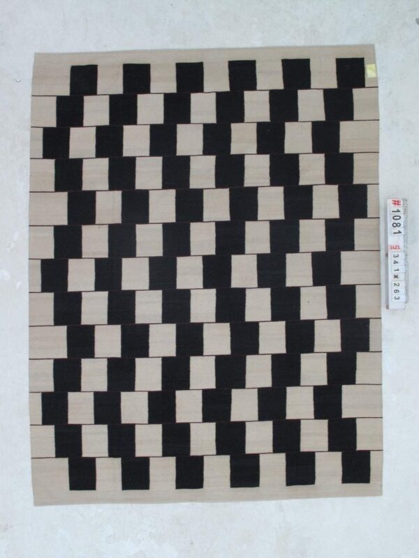 Handcrafted Black and White Checkered Flatweave Wool Rug for Artisanal Charm - Image 2