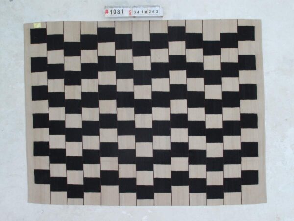 Handcrafted Black and White Checkered Flatweave Wool Rug for Artisanal Charm - Image 3