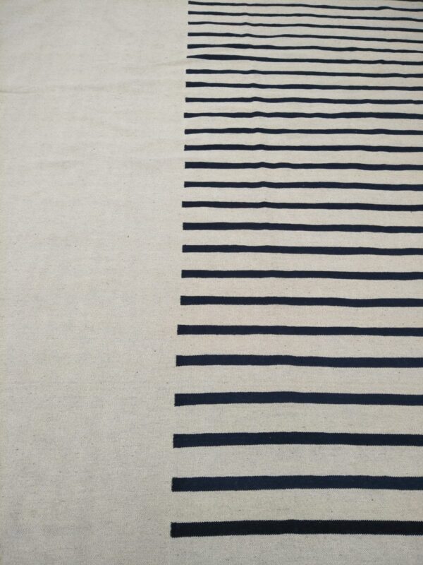 High-Contrast Striped Flatweave Wool Rug for Contemporary Homes - Image 4