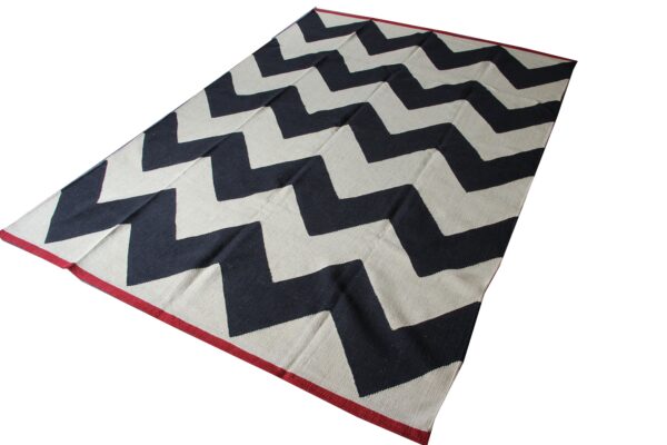 Black and White Zigzag Flatweave Wool Rug - Image 2