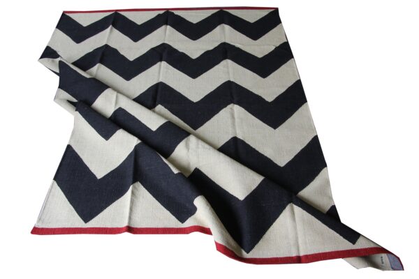 Black and White Zigzag Flatweave Wool Rug - Image 3