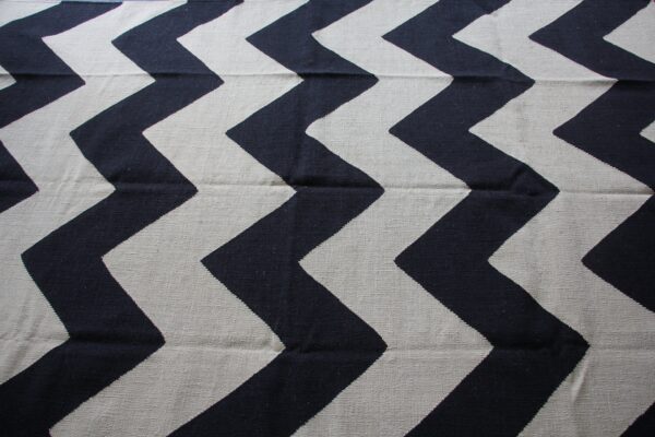 Black and White Zigzag Flatweave Wool Rug - Image 5