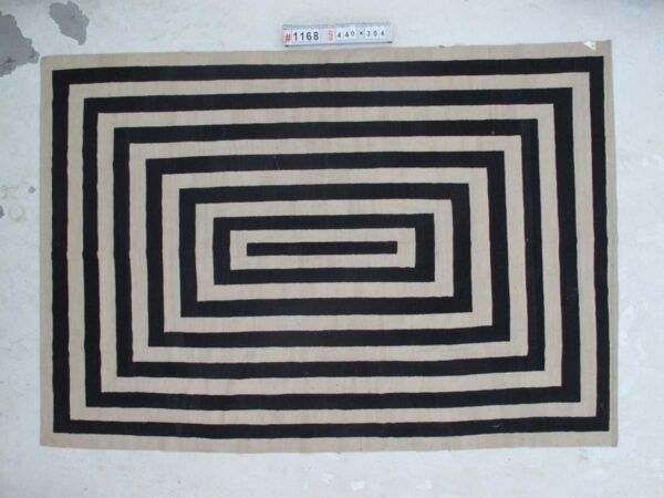 Soft and Black and White Design Flatweave Comfort Wool Rug for bedroom - Image 2