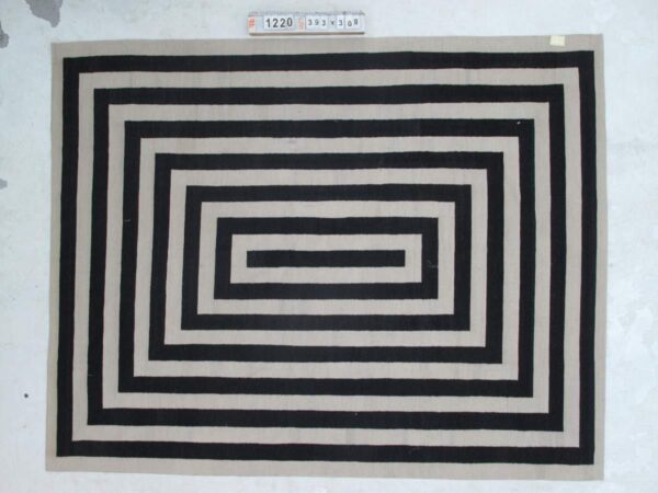 Soft and Black and White Design Flatweave Comfort Wool Rug for bedroom - Image 4