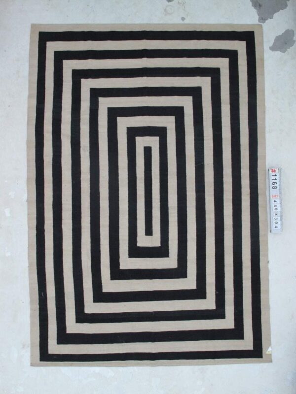 Soft and Black and White Design Flatweave Comfort Wool Rug for bedroom - Image 5