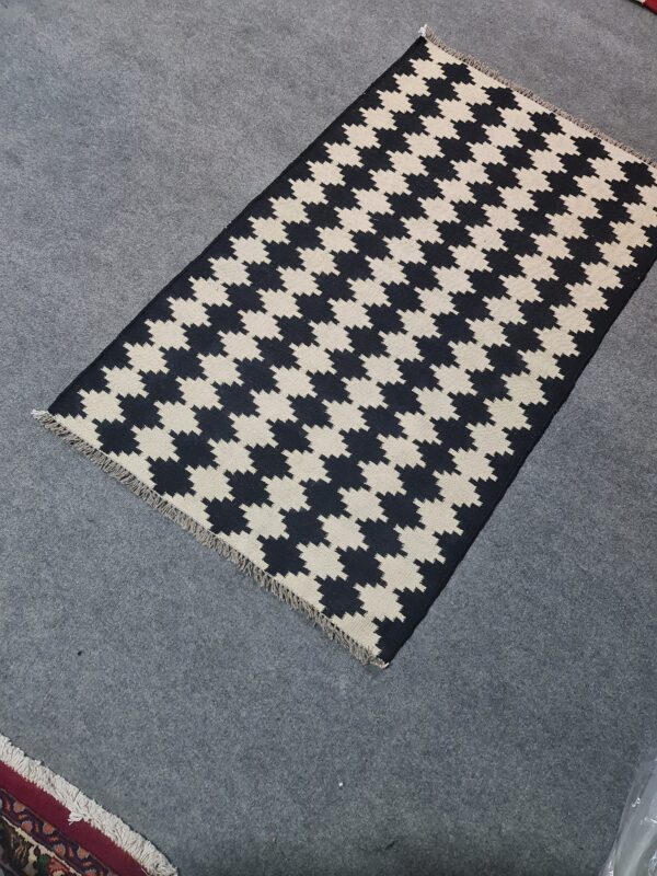 Low-Maintenance Black and White Geometric Flatweave Wool Rug for bedrooms - Image 2