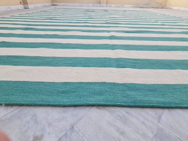 Green and White Striped Flatweave Wool Kilim for a Serene Ambiance - Image 4