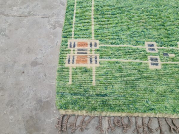 Green and White Moroccan Hand Knotted Wool Rug - Image 5