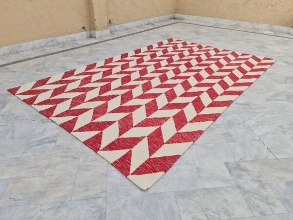 Red and White Checkered Flatweave Wool Rug - Image 4