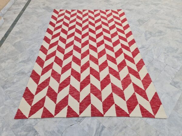 Red and White Checkered Flatweave Wool Rug - Image 5