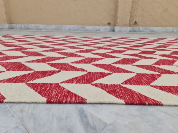 Red and White Checkered Flatweave Wool Rug - Image 3