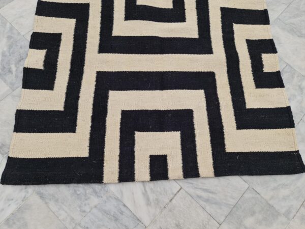 Black and White Geometric Patten Flatweave Wool Rug for Dinning room - Image 4